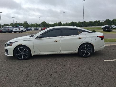 Used 2023 Nissan Altima 2.5 SR w/ SR Premium Package FWD image 8