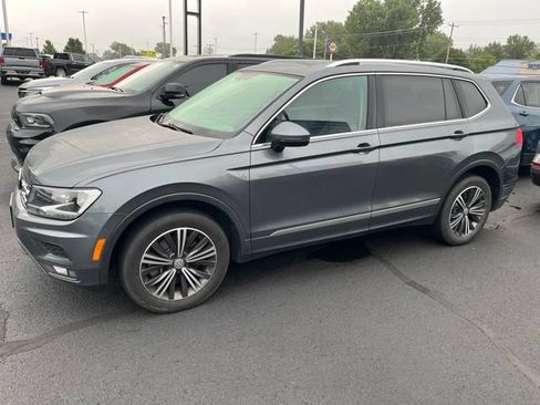 Used 2018 Volkswagen Tiguan SEL AWD/4WD image 2