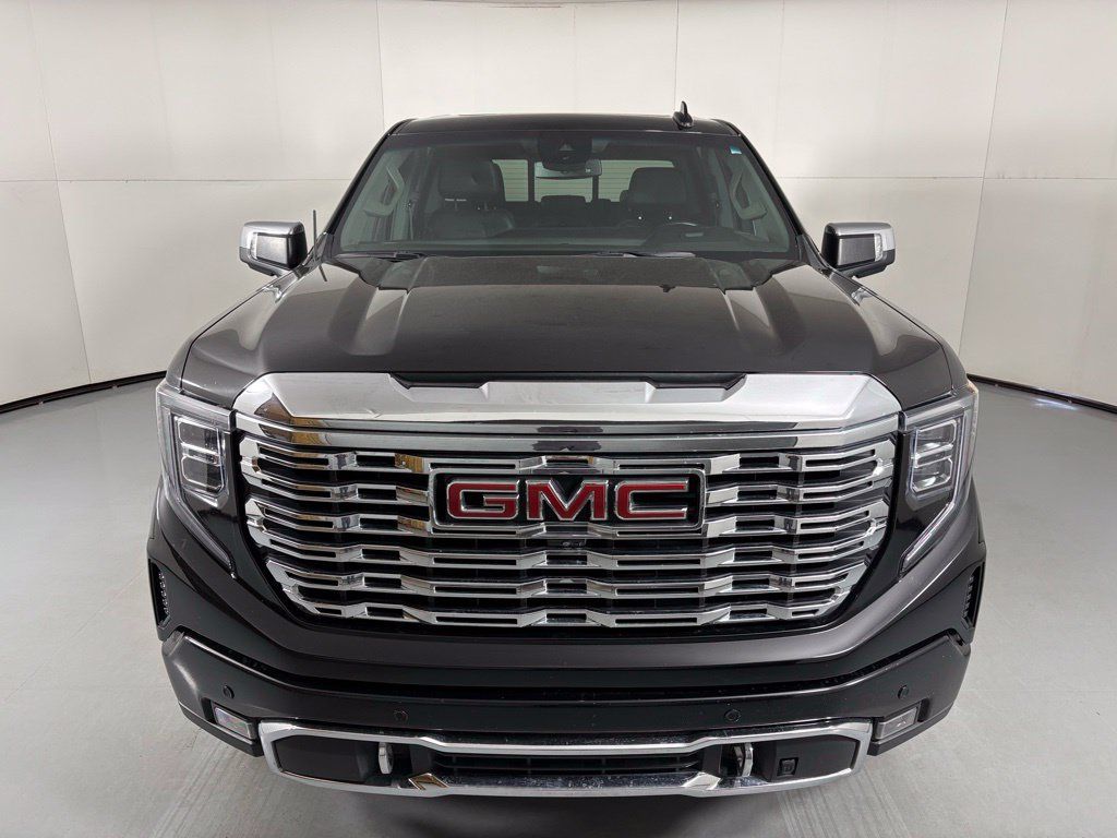 Used 2023 GMC Sierra 1500 Denali AWD/4WD image 3
