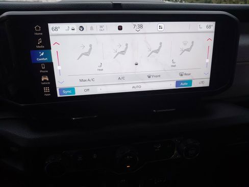 Used 2025 Jeep Wrangler Sport S image 14