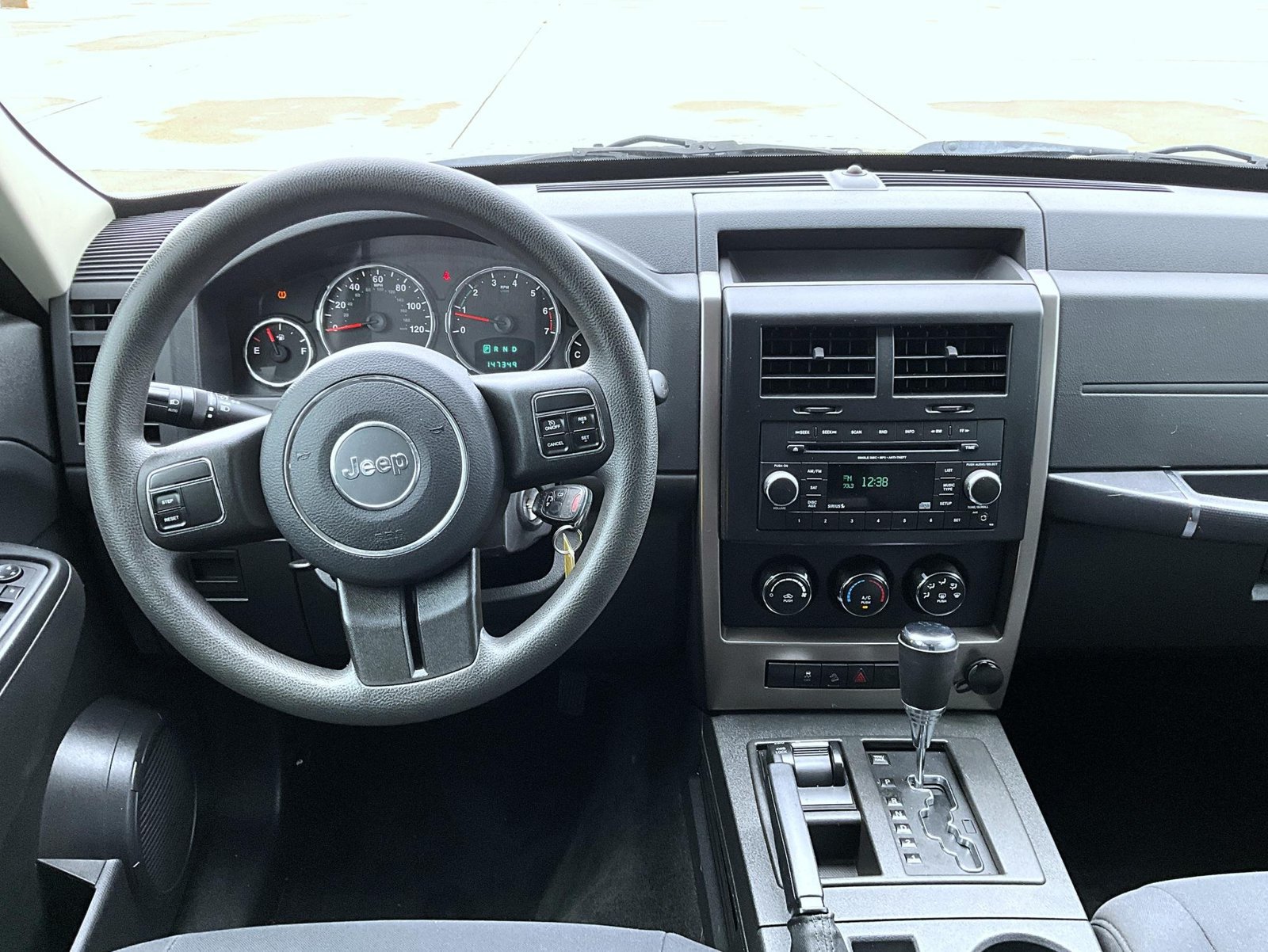Used 2012 Jeep Liberty Sport AWD/4WD image 13