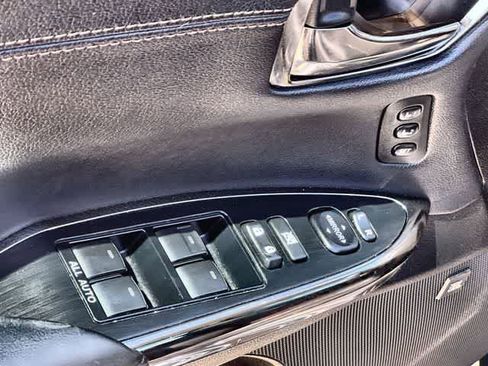 Used 2016 Toyota Avalon Limited image 30