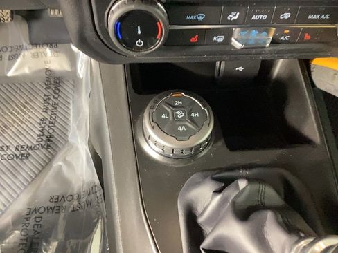 Used 2022 Ford Bronco Badlands image 27