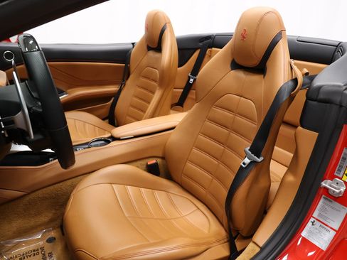 Used 2015 Ferrari California T image 17