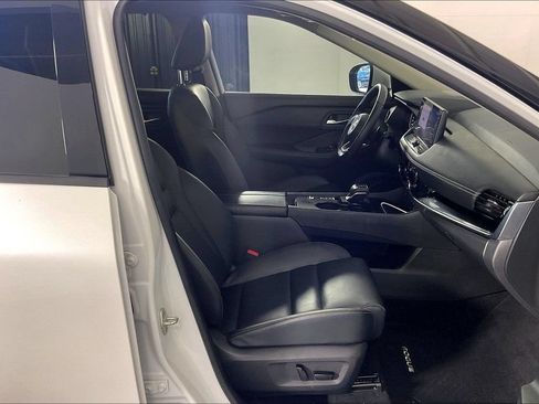 Used 2024 Nissan Rogue SL w/ SL Premium Package FWD image 9