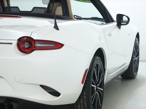 Used 2024 MAZDA MX-5 Miata Grand Touring RWD image 43