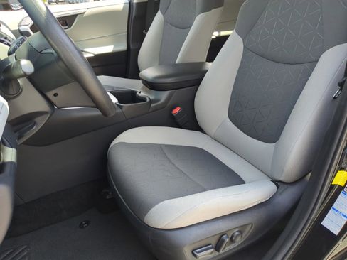 Used 2022 Toyota RAV4 XLE AWD/4WD image 21