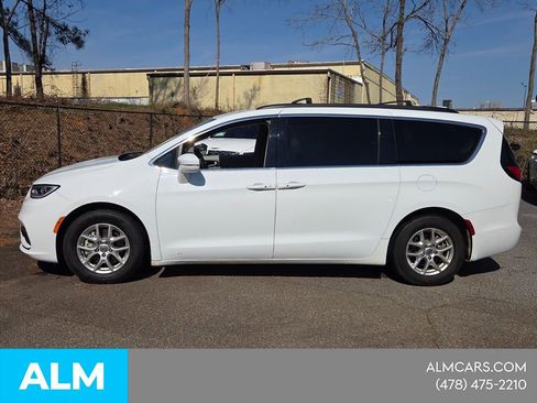 Used 2022 Chrysler Pacifica Touring-L FWD image 5