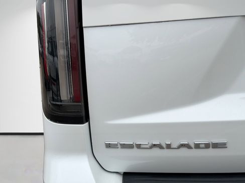 Used 2023 Cadillac Escalade ESV Premium Luxury w/ Performance Package image 10