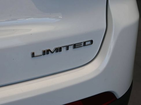 Used 2025 Jeep Compass Limited AWD/4WD image 12