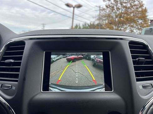 Certified 2021 Jeep Grand Cherokee Laredo image 24