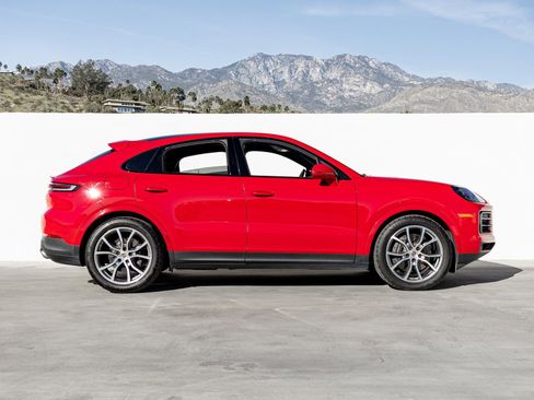 Certified 2024 Porsche Cayenne Coupe image 8