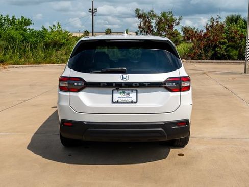 Certified 2023 Honda Pilot LX image 4
