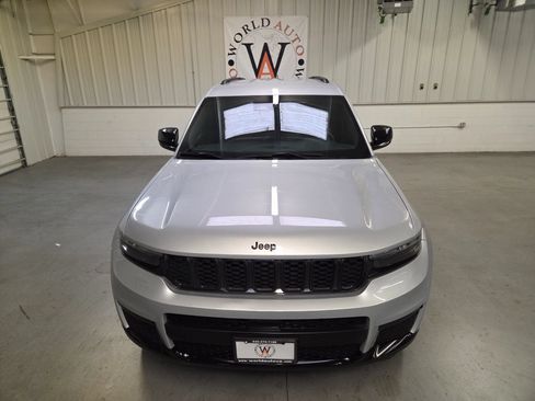 Used 2024 Jeep Grand Cherokee L Laredo AWD/4WD image 12