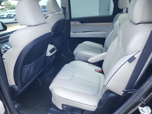 Used 2024 Hyundai Palisade Limited FWD image 18