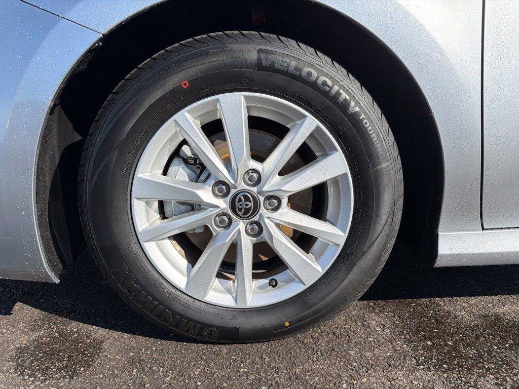 Used 2025 Toyota Camry LE FWD image 12