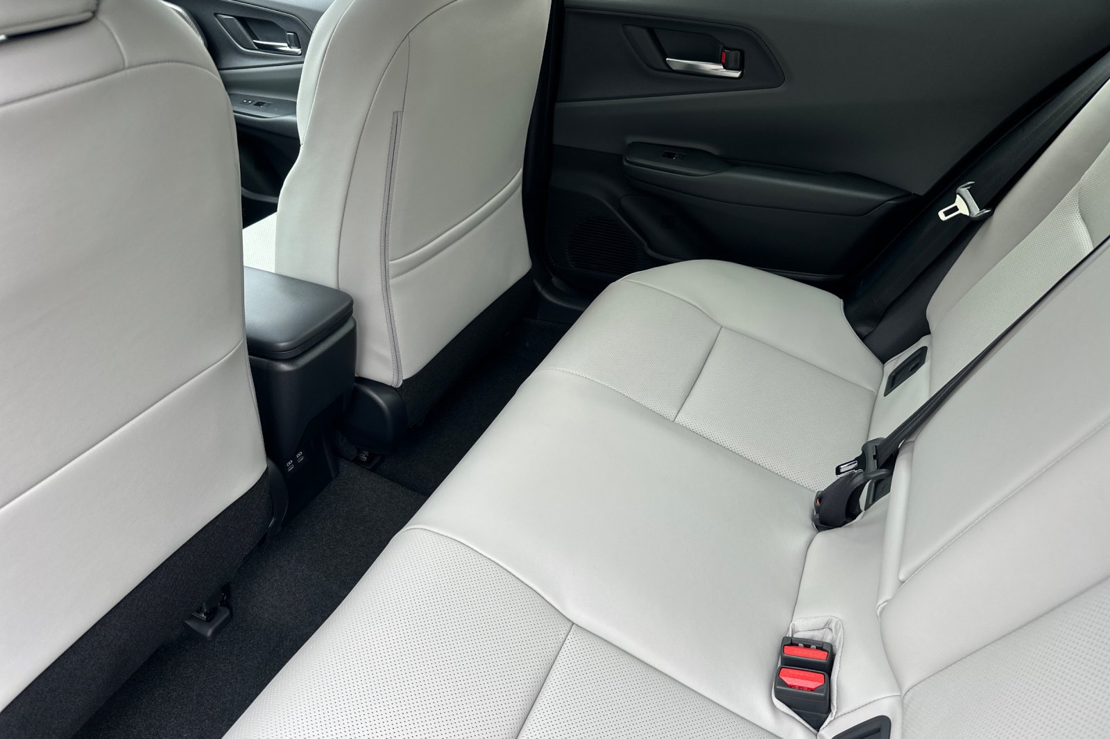 New 2027 Toyota Prius Limited FWD image 13