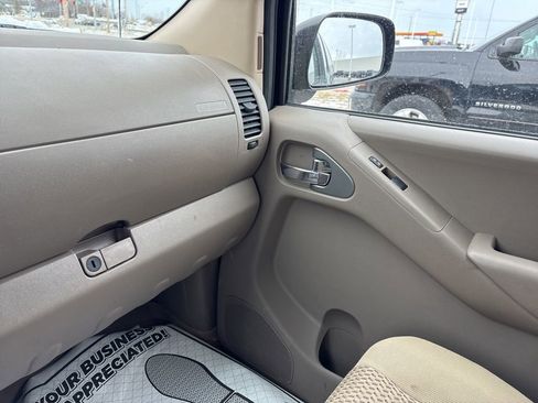 Used 2013 Nissan Frontier SV image 39