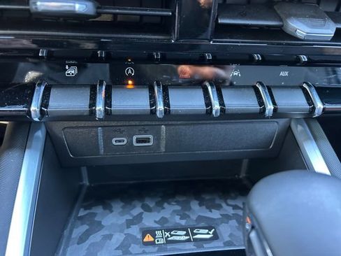 Used 2024 Chevrolet Colorado Z71 w/ Z71 Convenience Package 2 image 22