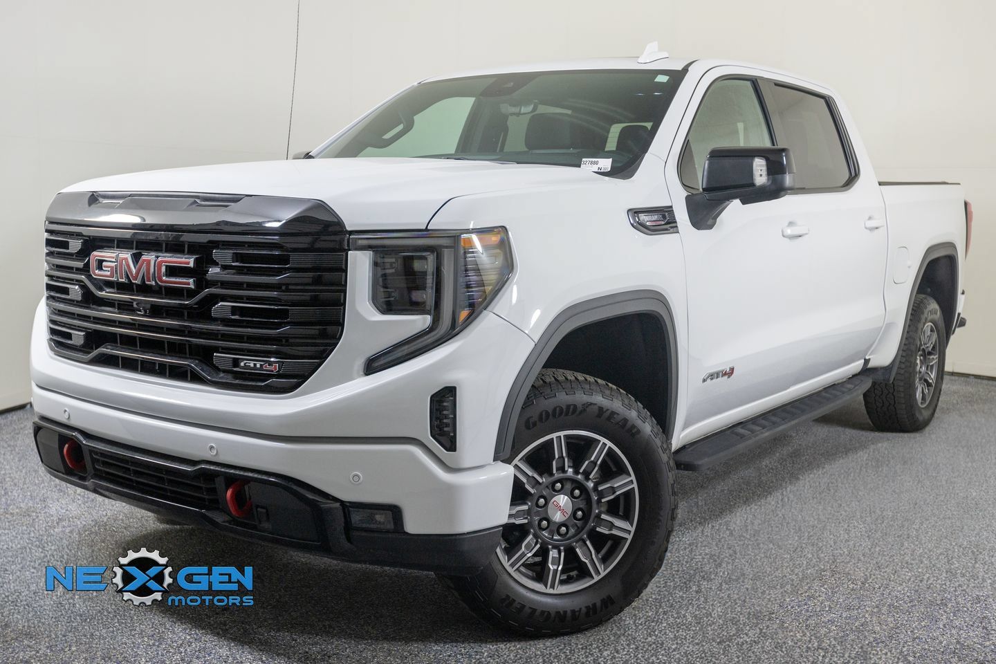 Used 2024 GMC Sierra 1500 AT4 w/ Technology Package AWD/4WD image 11