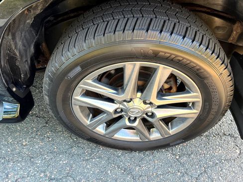 Used 2013 Lexus LX 570 4WD image 34