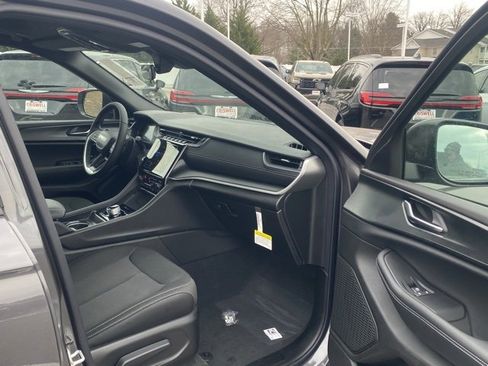 New 2025 Jeep Grand Cherokee L Laredo image 26