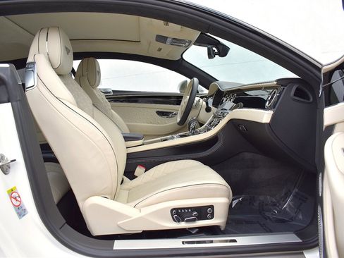 Used 2021 Bentley Continental GT AWD/4WD image 46