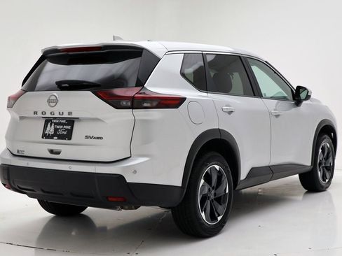 Used 2024 Nissan Rogue SV image 9
