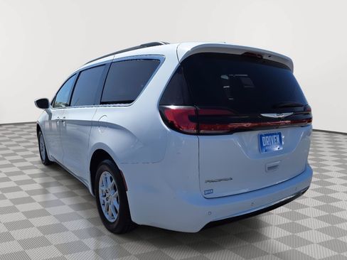 Used 2022 Chrysler Pacifica Touring-L FWD image 6