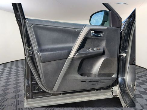 Used 2016 Toyota RAV4 XLE w/ Convenience Package image 10