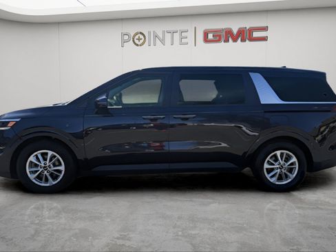 Used 2024 Kia Carnival LX FWD image 6