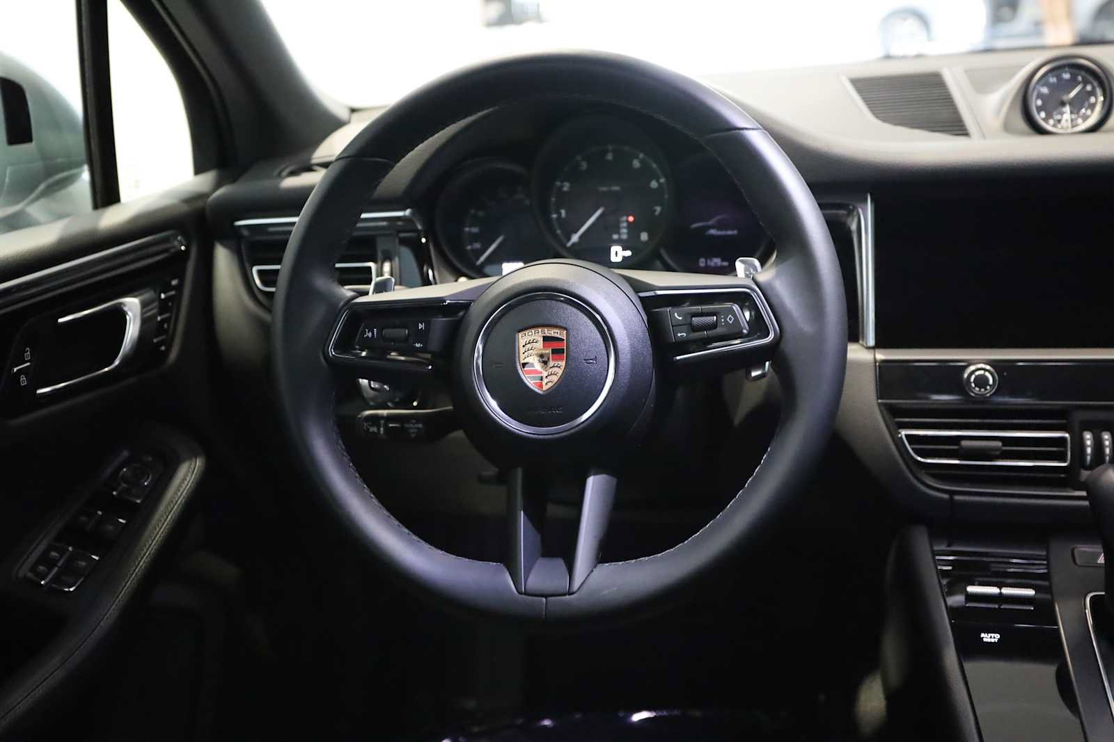 Used 2025 Porsche Macan AWD/4WD image 20
