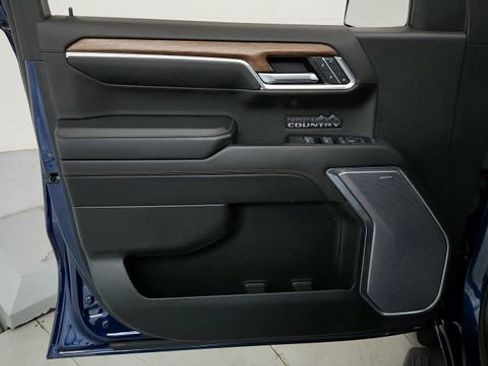 Used 2023 Chevrolet Silverado 1500 High Country w/ Z71 Off-Road Package image 9