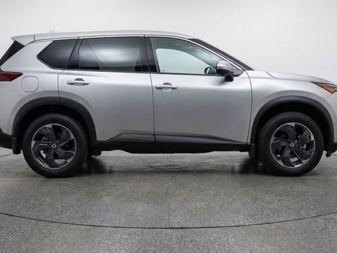 Used 2025 Nissan Rogue SV image 11