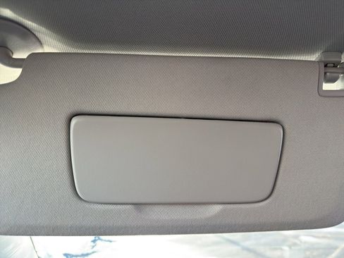 Used 2021 Chevrolet Traverse LT image 23