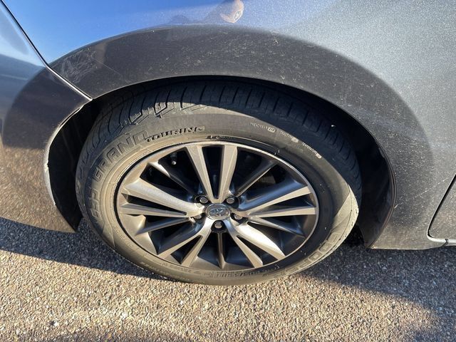 Used 2017 Toyota Corolla LE w/ LE Premium Package w/Moonroof FWD image 5
