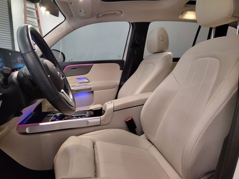 Used 2022 Mercedes-Benz GLB 250 4MATIC image 5