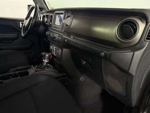 Used 2018 Jeep Wrangler Unlimited Sport S AWD/4WD image 29