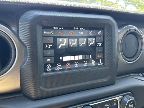Used 2023 Jeep Wrangler Unlimited w/ Convenience Group AWD/4WD image 15