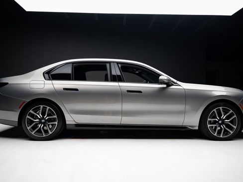 Used 2023 BMW 740i RWD image 33