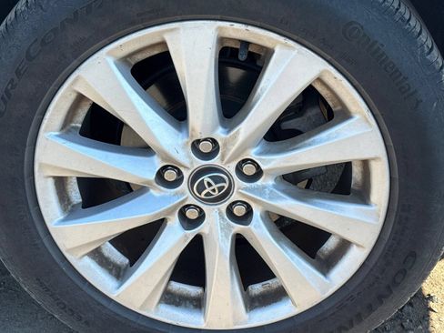 Used 2020 Toyota Camry LE FWD image 3