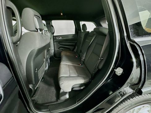 Used 2019 Jeep Grand Cherokee Laredo image 30