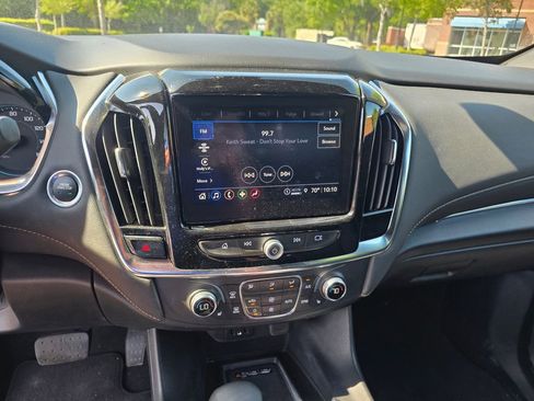 Used 2023 Chevrolet Traverse LT FWD image 11