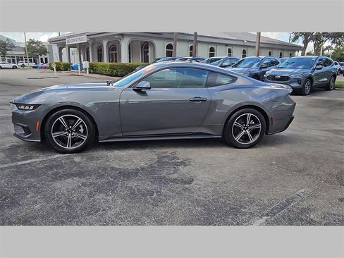 Used 2025 Ford Mustang Premium image 19