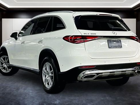 Used 2023 Mercedes-Benz GLC 300 4MATIC image 4