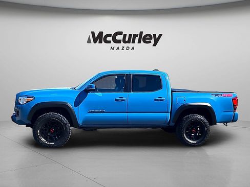 Used 2019 Toyota Tacoma TRD Off-Road w/ TRD Premium Off Road Package AWD/4WD image 4