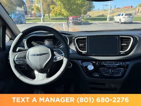 New 2026 Chrysler Pacifica Select AWD/4WD image 28