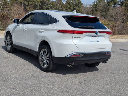 Used 2024 Toyota Venza Limited image 8