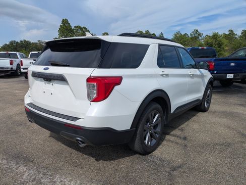 Used 2023 Ford Explorer XLT w/ Equipment Group 202A RWD image 4