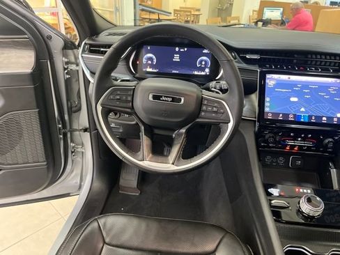 Used 2024 Jeep Grand Cherokee L Limited w/ Luxury Tech Group II image 17